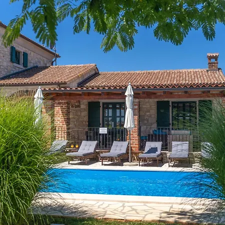 Landhausvilla Mit Panoramablick Und Garten * Baldaši