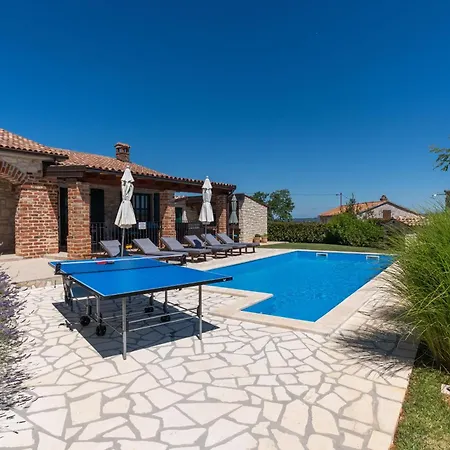 Landhausvilla Mit Panoramablick Und Garten * Baldasi