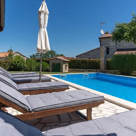 Landhausvilla Mit Panoramablick Und Garten * Baldaši