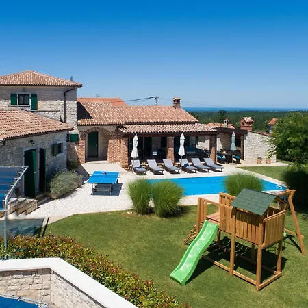 Landhausvilla Mit Panoramablick Und Garten * Baldaši