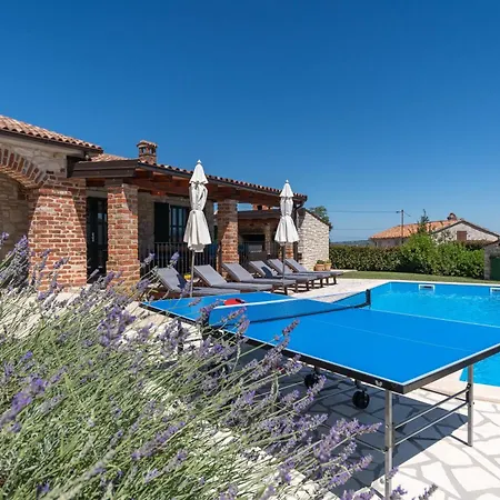 Landhausvilla Mit Panoramablick Und Garten *