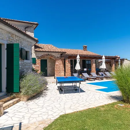 Landhausvilla Mit Panoramablick Und Garten *